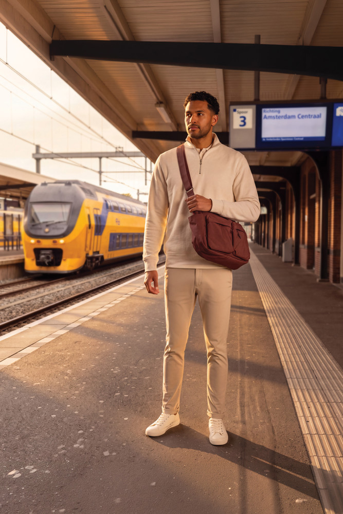 KENTO URBAN gepolsterte Crossover-Tasche aus RCS rec. Nylon