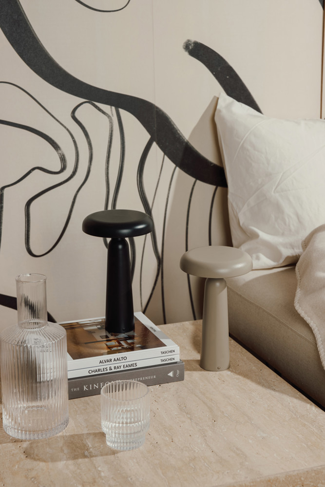 VINGA Avery RCS Tischlampe